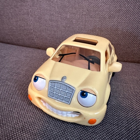 Chevron Cars Leslie LX No 10 Yellow  1998 Techron Gas Vintage - Picture 2 of 6